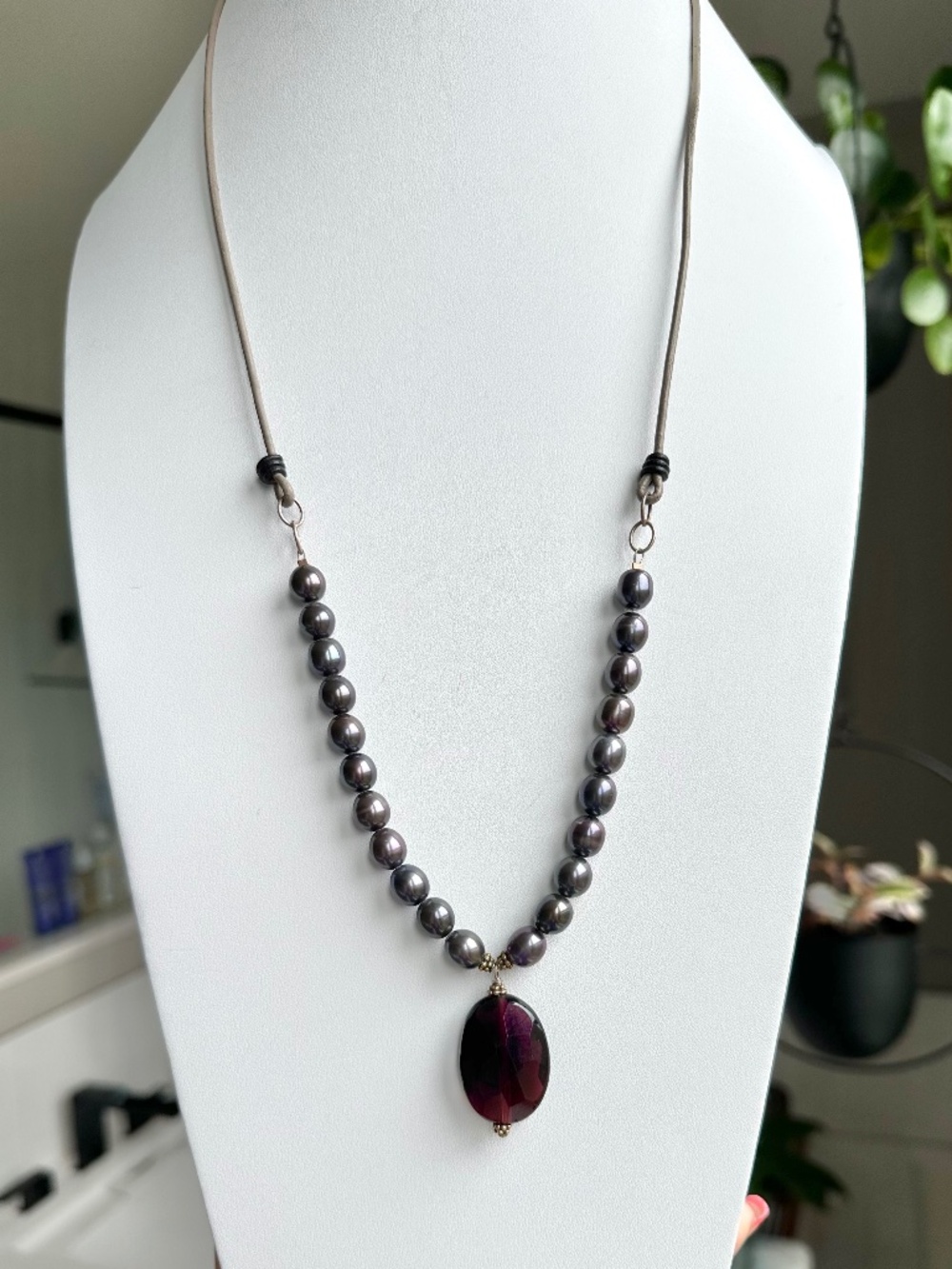 NWT Peyote Bird Free Spirit Peacock Pearl & Garnet Leather Adjustable Necklace